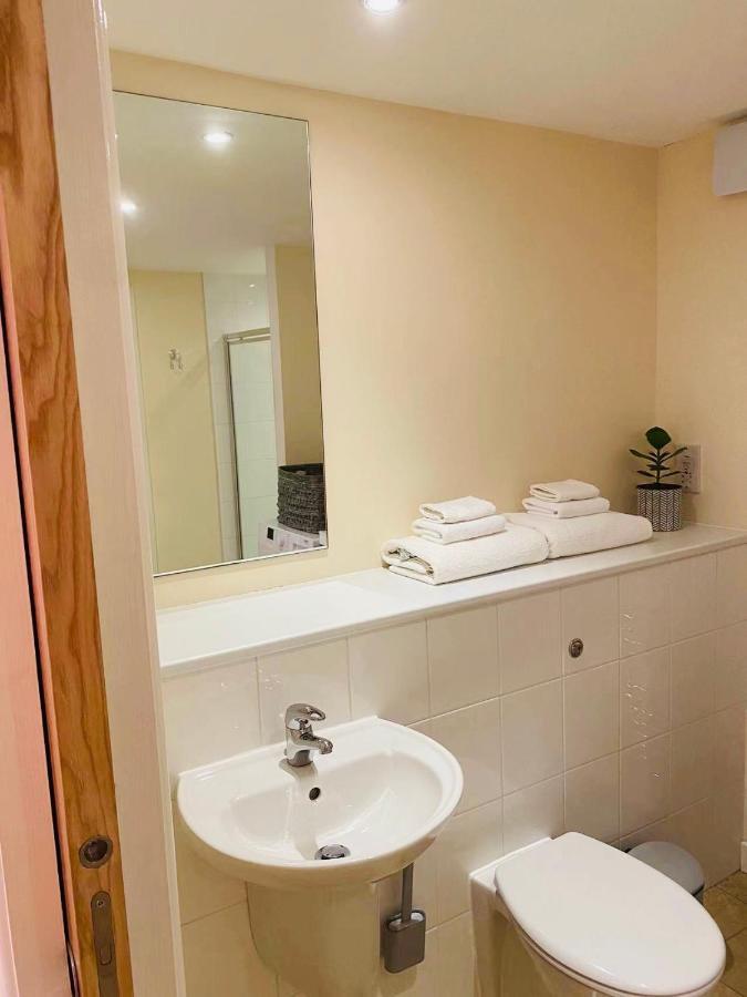 2 Bed 2 Bath With Private Parking Apartment EDI Exterior foto
