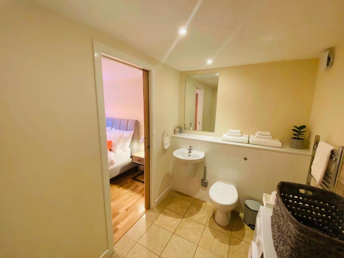 2 Bed 2 Bath With Private Parking Apartment EDI Exterior foto