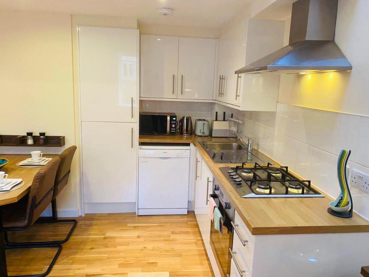 2 Bed 2 Bath With Private Parking Apartment EDI Exterior foto