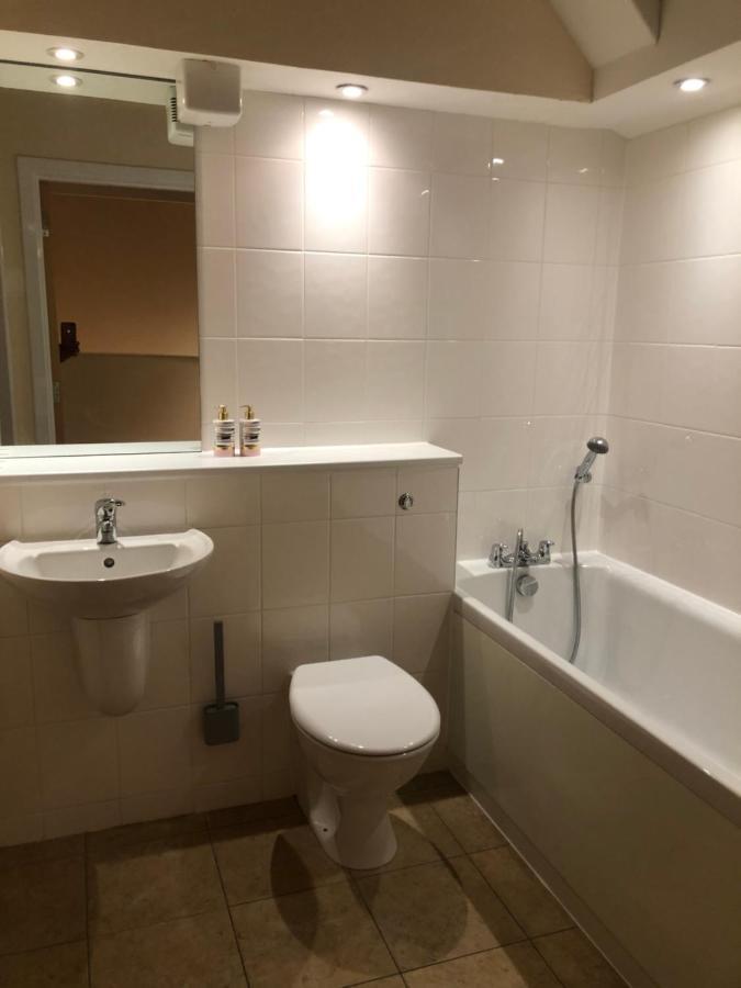 2 Bed 2 Bath With Private Parking Apartment EDI Exterior foto
