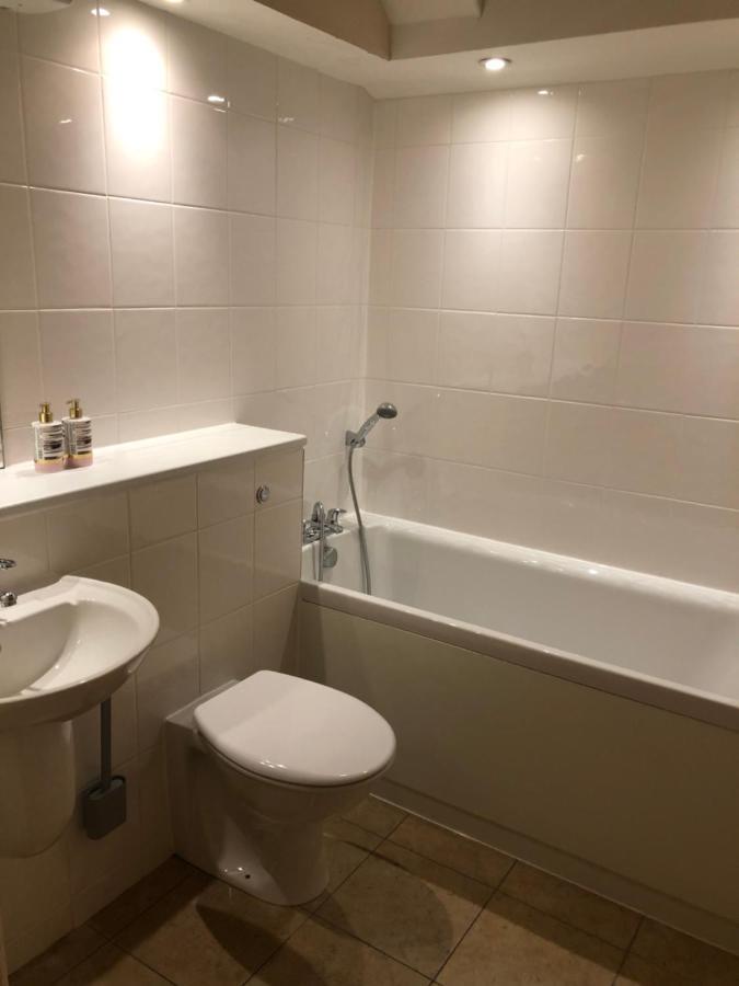 2 Bed 2 Bath With Private Parking Apartment EDI Exterior foto